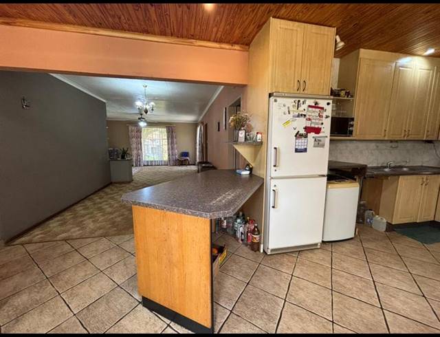 3 BEDROOM HOUSE FOR SALE IN SOPHIATOWN